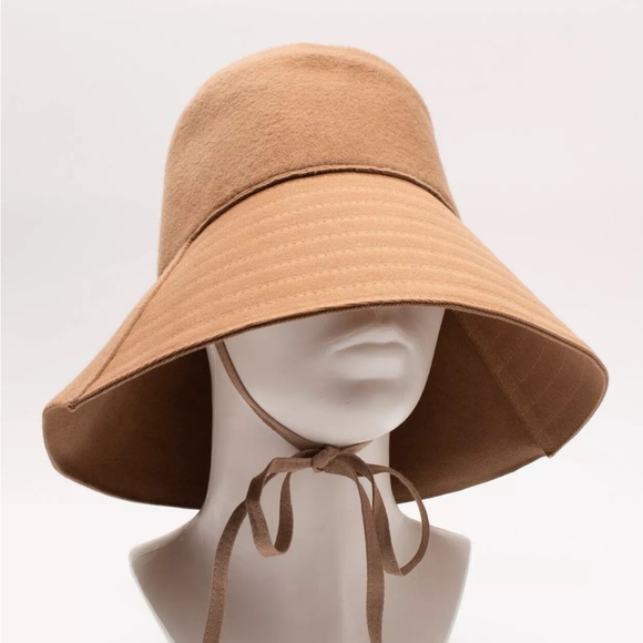 Valentino Fall RTW 2019 tie hat suede and leather - Picture 5 of 14